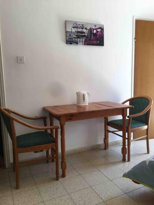 The Little Dorm And Beer Apartment Arad Luaran gambar